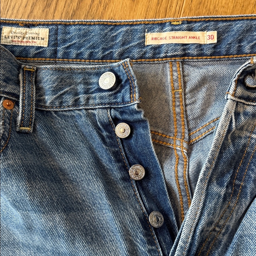 Levi’s Ribcage Straight Jean - sz 30 - Picture 3 of 4